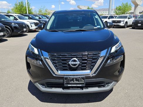 Used 2023 Nissan Rogue S image 2