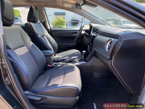 Used 2017 Toyota Corolla SE w/ SE Premium Package FWD image 6