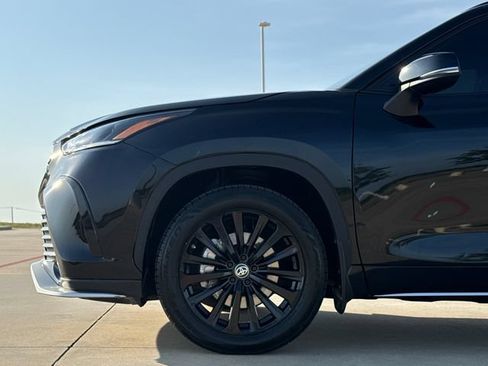 Used 2023 Toyota Highlander XSE AWD/4WD image 5