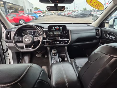 Used 2024 Nissan Pathfinder SL AWD/4WD image 20