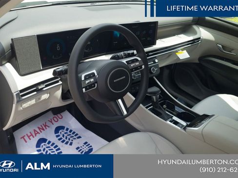 New 2025 Hyundai Tucson SE image 13