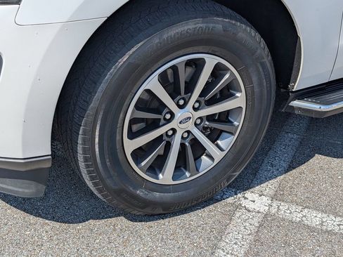 Used 2018 Ford Expedition XLT w/ Equipment Group 202A RWD image 11
