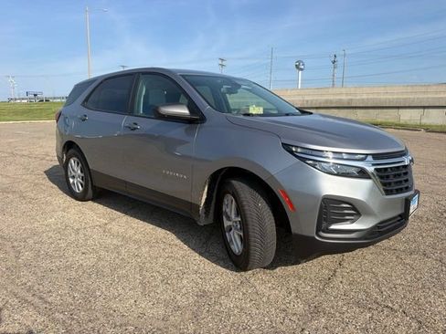 Used 2024 Chevrolet Equinox LS w/ LS Convenience Package AWD/4WD image 1