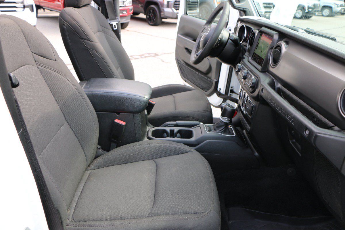 Used 2023 Jeep Wrangler Unlimited w/ Sun & Screen Package AWD/4WD image 24