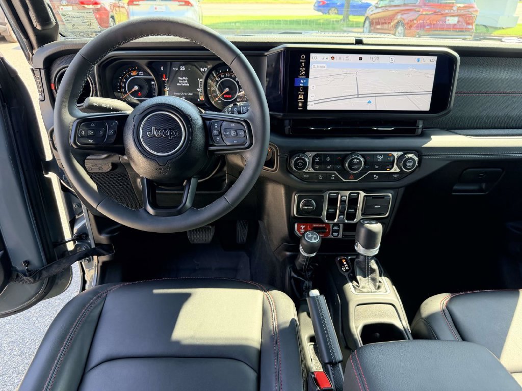 Used 2025 Jeep Wrangler Unlimited Rubicon AWD/4WD image 2