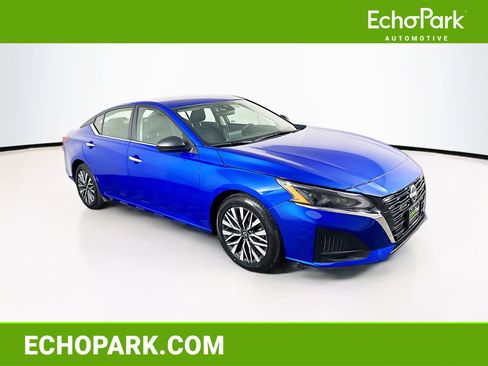 Used 2025 Nissan Altima 2.5 SV image 1