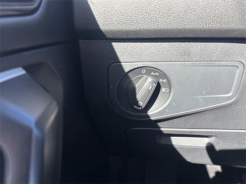 Used 2023 Volkswagen Tiguan SE image 23