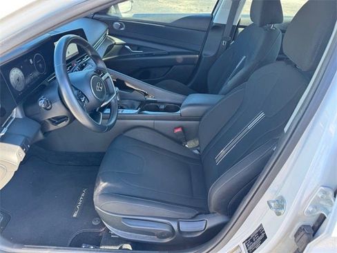 Used 2023 Hyundai Elantra SEL w/ Convenience Package image 9