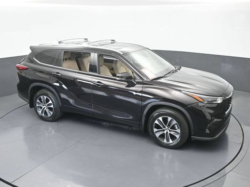 Used 2022 Toyota Highlander XLE FWD image 53