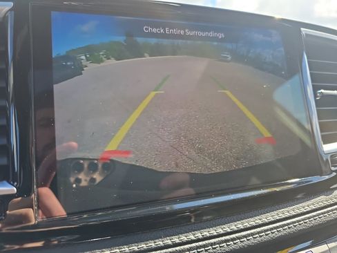 Used 2025 Chrysler Pacifica Limited FWD image 26