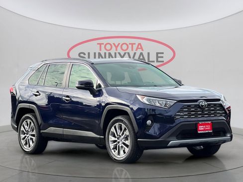 Used 2020 Toyota RAV4 Limited image 11