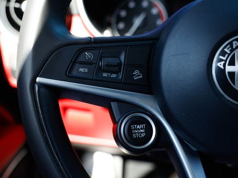 Used 2018 Alfa Romeo Stelvio AWD image 32