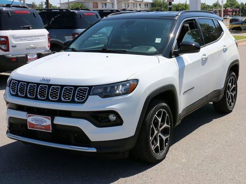 Used 2025 Jeep Compass Limited AWD/4WD image 2