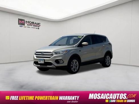 Used 2017 Ford Escape SE FWD image 3