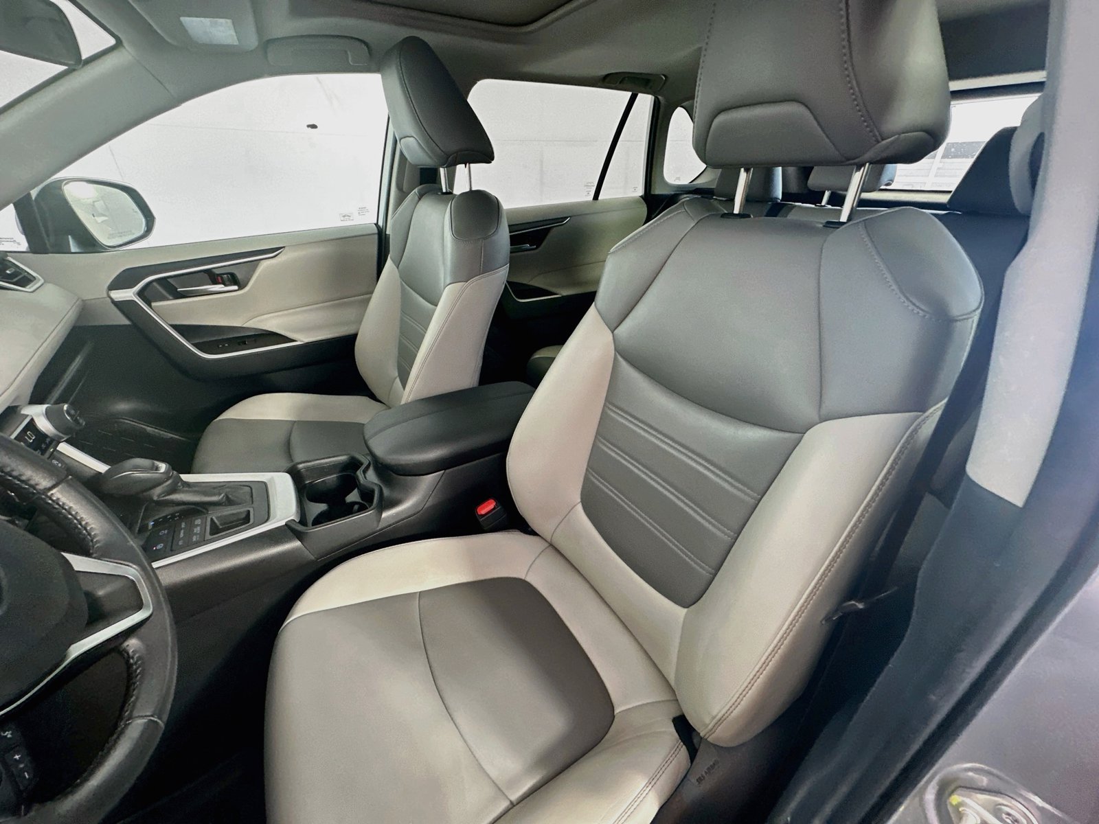 Used 2021 Toyota RAV4 XLE Premium AWD/4WD image 20