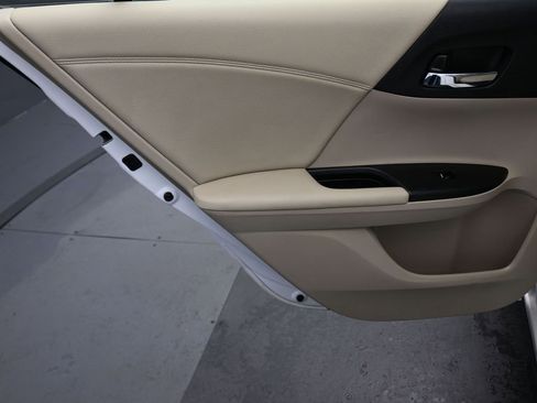 Used 2016 Honda Accord EX image 24