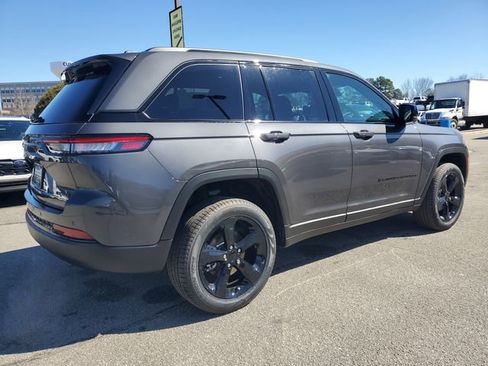 New 2025 Jeep Grand Cherokee Limited w/ Black Appearance Package image 6