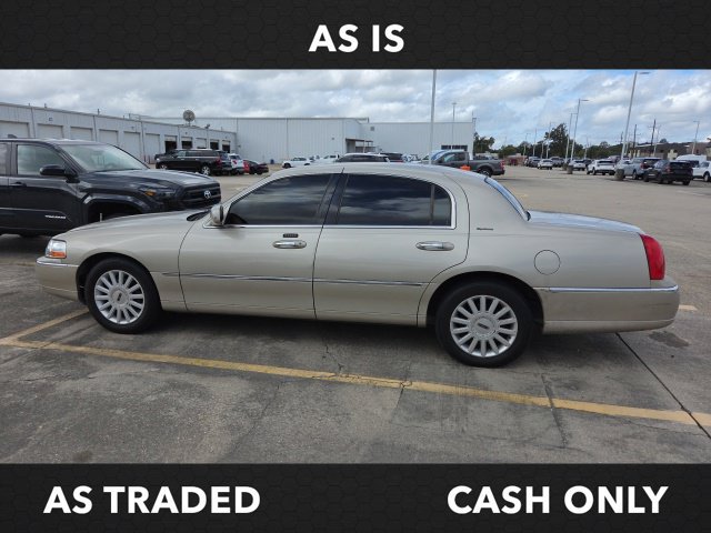 Used 2005 Lincoln Town Car Signature RWD image 4
