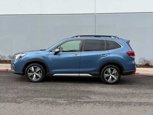 Used 2019 Subaru Forester Touring image 3