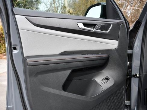 New 2026 Volkswagen Atlas Peak Edition image 11