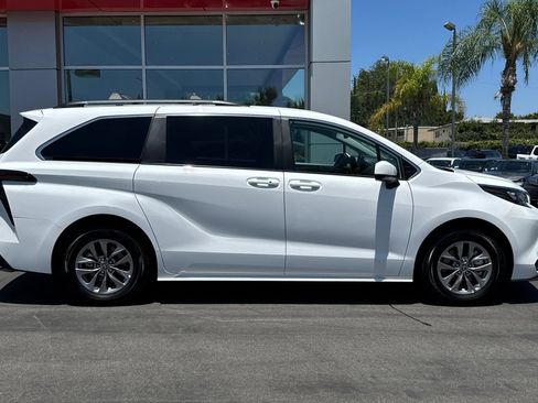 Certified 2026 Toyota Sienna LE FWD image 4
