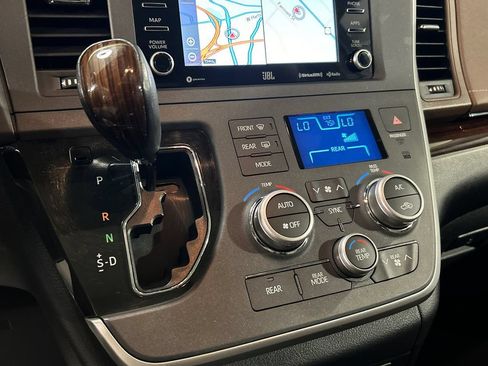 Used 2020 Toyota Sienna Limited Premium AWD/4WD image 18