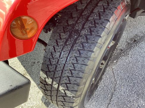 Used 2015 Jeep Wrangler Unlimited Sahara image 10