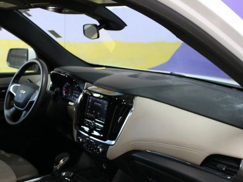 Used 2024 Chevrolet Traverse LS w/ Safety Package FWD image 12