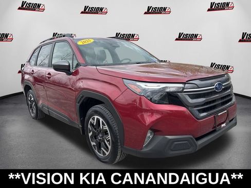 Used 2025 Subaru Forester Premium AWD/4WD image 3