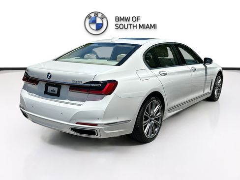 Used 2020 BMW 740i w/ Luxury Rear Seating Package RWD image 7