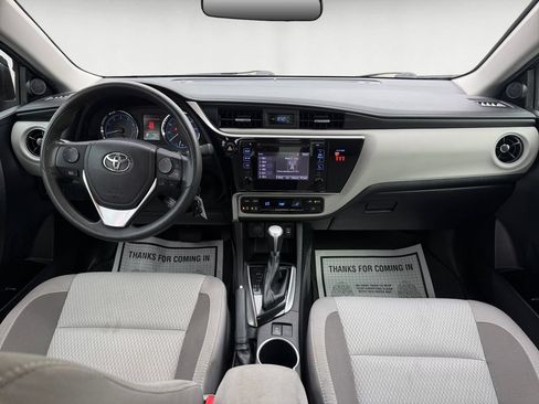 Used 2018 Toyota Corolla LE FWD image 11