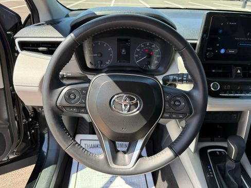 Used 2025 Toyota Corolla Cross LE FWD image 16
