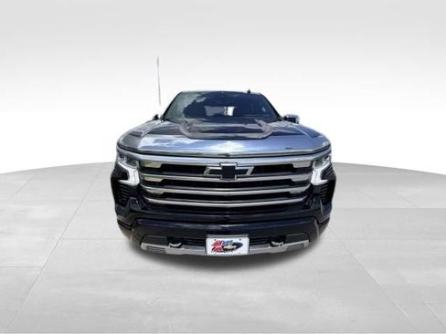 Used 2023 Chevrolet Silverado 1500 High Country w/ High Country Premium Package AWD/4WD image 3