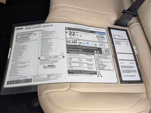 New 2025 Jeep Grand Cherokee Limited w/ Luxury Tech Group II image 18