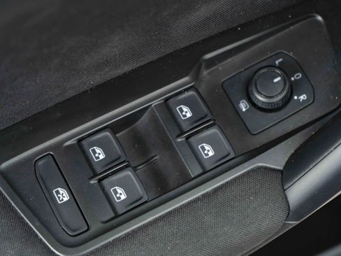 Used 2021 Volkswagen Tiguan S AWD/4WD image 33