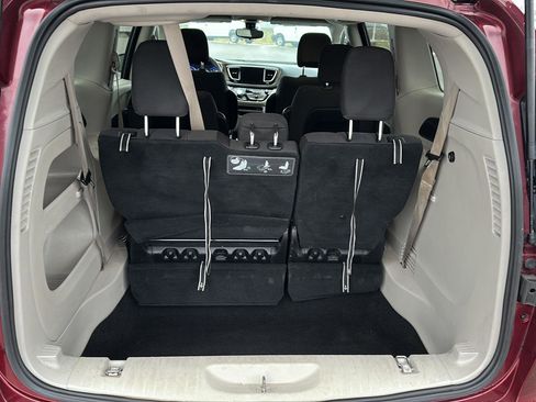 Used 2017 Chrysler Pacifica Touring w/ Tire & Wheel Group image 6