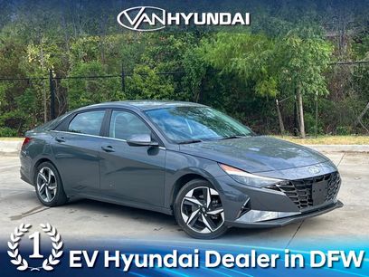 Used 2023 Hyundai Elantra Limited w/ Preferred Accessory Package