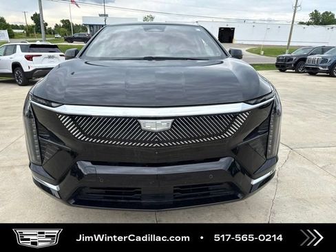 Certified 2025 Cadillac Optiq Luxury 2 w/ LPO, Floor Liner Package AWD/4WD image 3