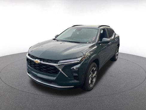 Used 2025 Chevrolet Trax LT image 3