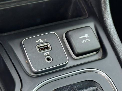 Used 2020 Jeep Cherokee Latitude Plus image 20