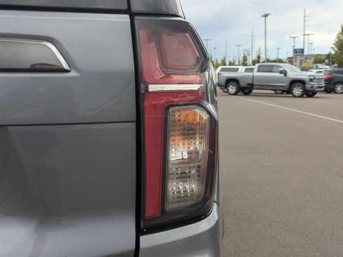 Used 2022 Chevrolet Suburban RST w/ Luxury Package AWD/4WD image 52