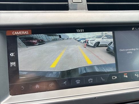 Used 2020 Land Rover Discovery Landmark AWD/4WD image 10