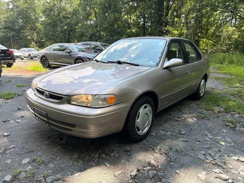 Used 1998 Toyota Corolla FWD image 1