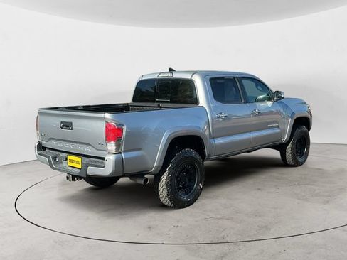 Used 2018 Toyota Tacoma Limited AWD/4WD image 5