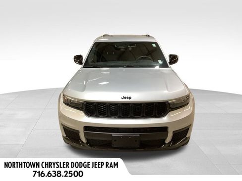 Used 2023 Jeep Grand Cherokee L Laredo image 1