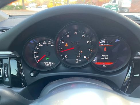 Used 2020 Porsche Macan image 17