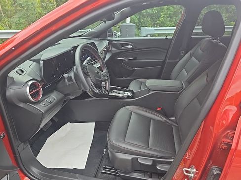 Certified 2024 Chevrolet Trax RS w/ Sunroof Package FWD image 7