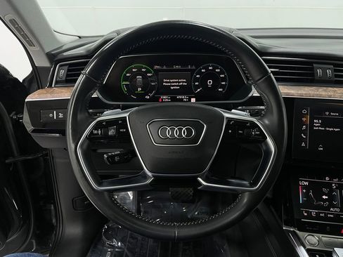 Used 2019 Audi e-tron Prestige w/ Prestige Package image 22