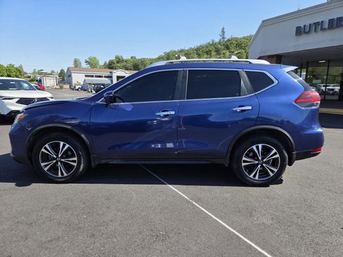 Used 2019 Nissan Rogue SV w/ Premium Package AWD/4WD image 8