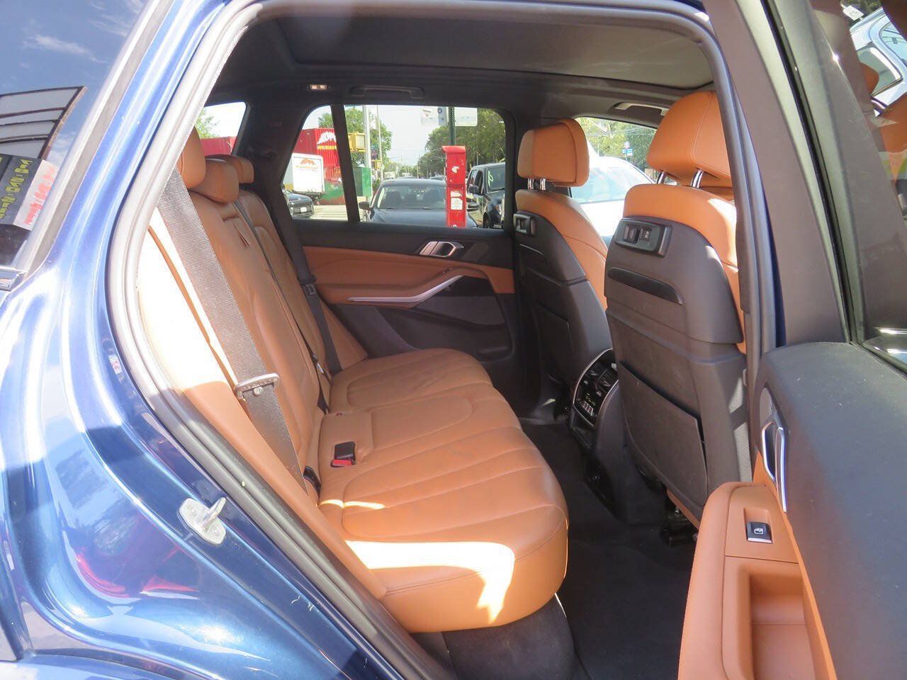 Used 2019 BMW X5 xDrive40i w/ M Sport Package AWD/4WD image 21